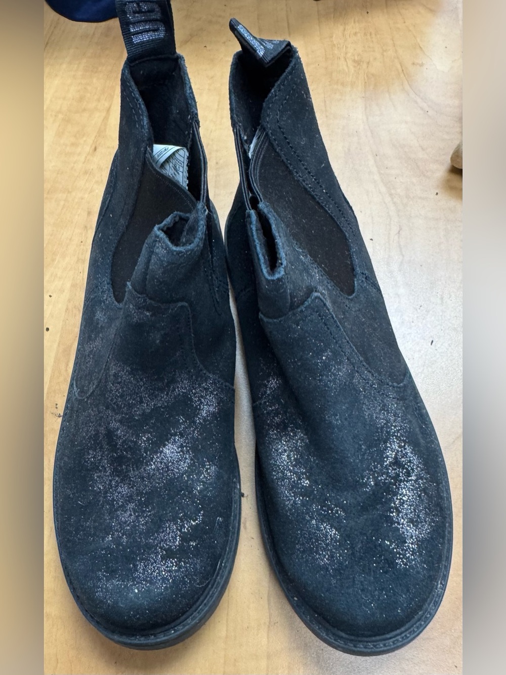 ✨ UGG Black Shimmer Chelsea Boots Girls Size 4 ✨